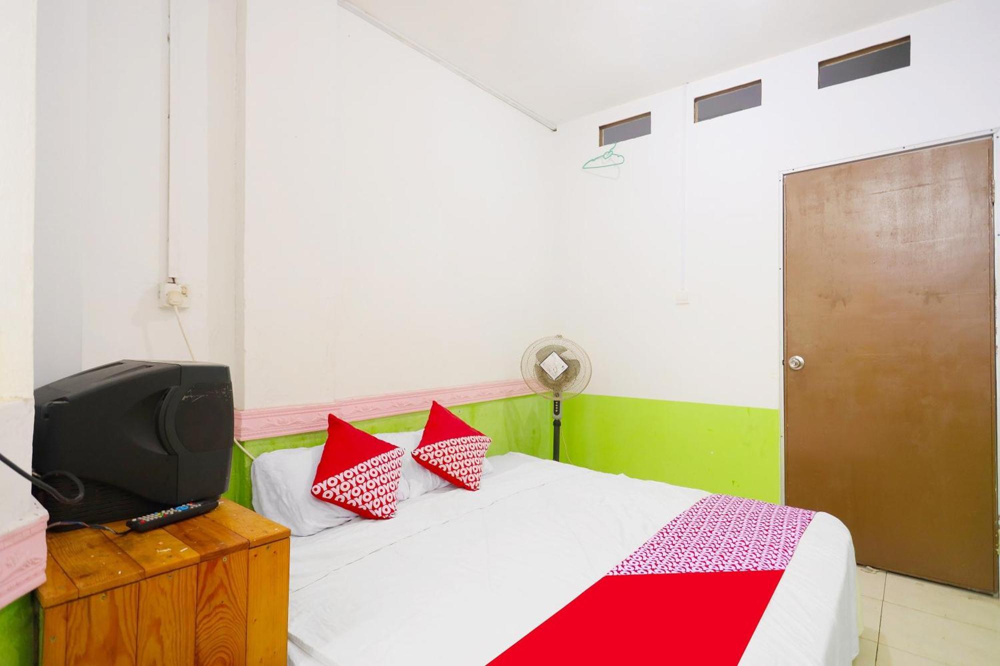 Spot On 91343 Kartika Guest House Syariahnearpantai Stres Jodoh  Buitenkant foto