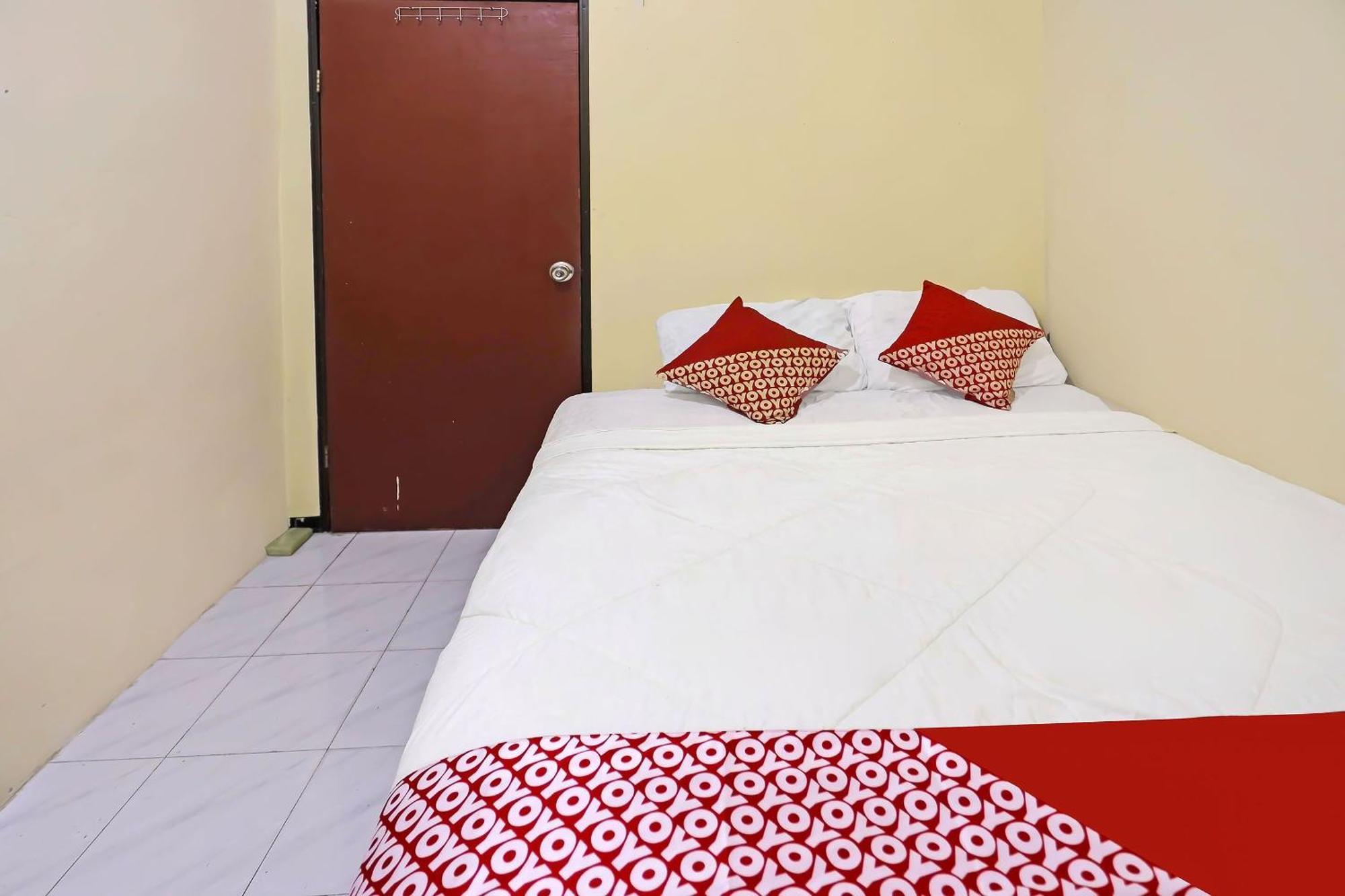 Spot On 91343 Kartika Guest House Syariahnearpantai Stres Jodoh  Buitenkant foto