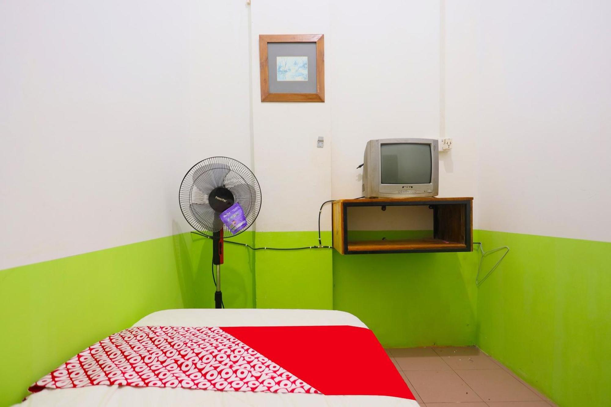 Spot On 91343 Kartika Guest House Syariahnearpantai Stres Jodoh  Buitenkant foto